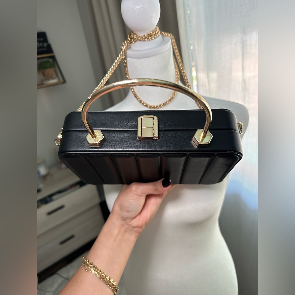 Box clutch with gold handle and gold chain strap - Picture 4 of 6